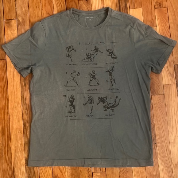 Banana Republic Other - Banana republic olive green heather football tee